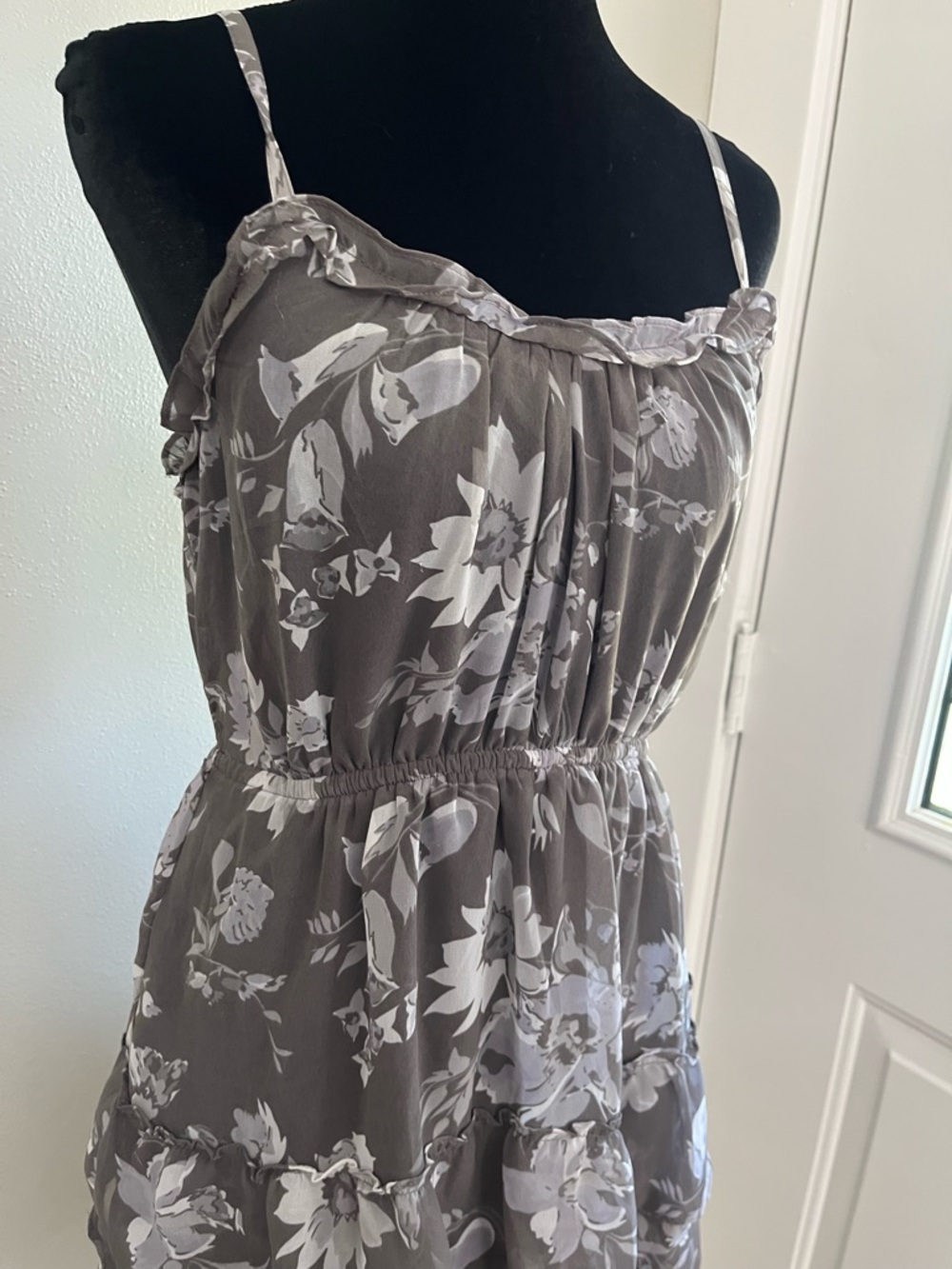 American‎ Eagle Outfitters Black and Gray Floral Strapless Sundress - Picture 2 of 9